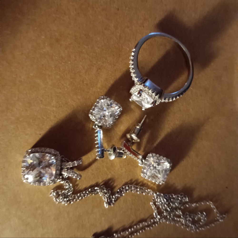 Women's size 10 silver ring with earrings, necklace